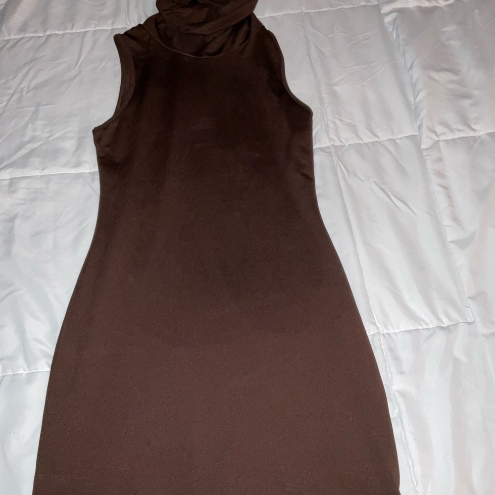 Dresses - Picture 3 of 4